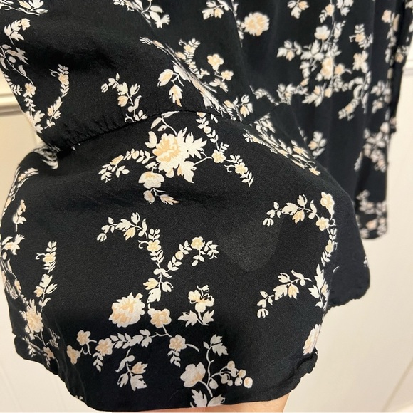 Abercrombie & Fitch Black and White Floral Wrap dress size medium petite - Picture 8 of 13